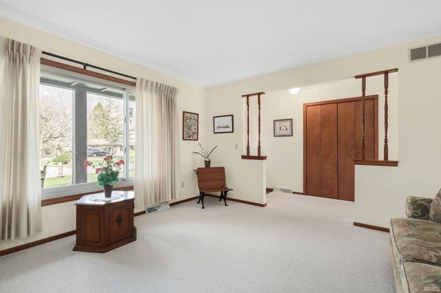 51732 Old Mill Road, South Bend, IN 46637