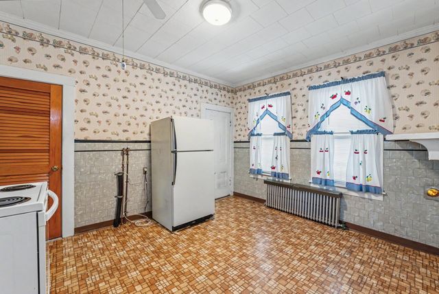133 Crawford St, Lowell, MA 01854