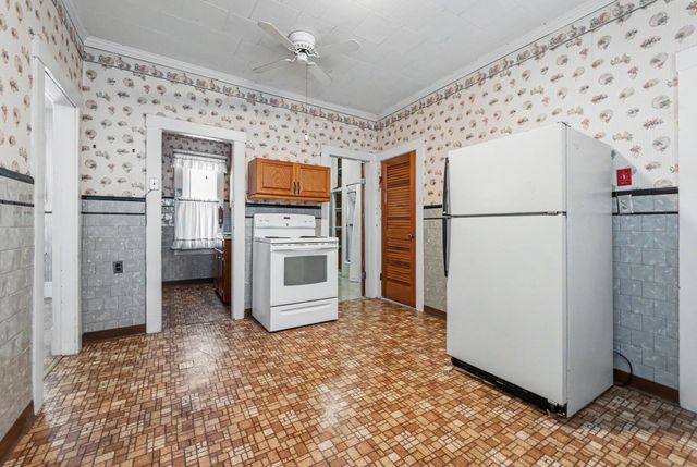 133 Crawford St, Lowell, MA 01854