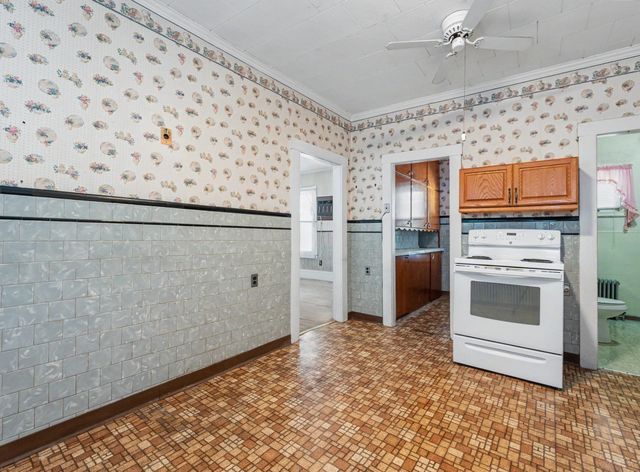 133 Crawford St, Lowell, MA 01854