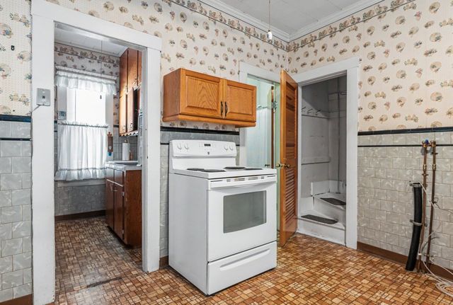 133 Crawford St, Lowell, MA 01854