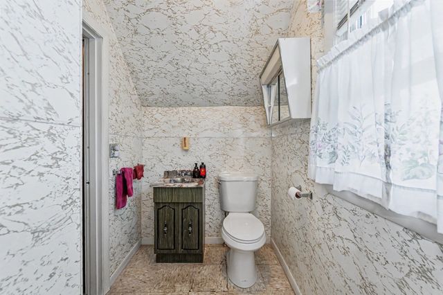 133 Crawford St, Lowell, MA 01854