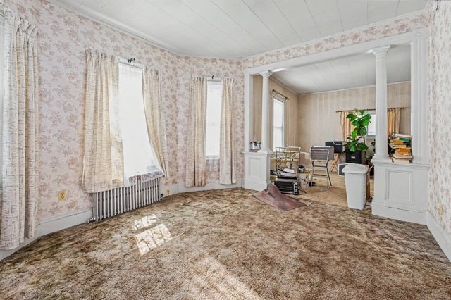 133 Crawford St, Lowell, MA 01854