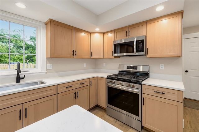 43 Arrow Trail, Groton, MA 01450