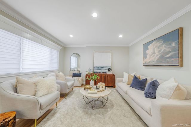 10 Smithtown Boulevard 6A, Smithtown, NY 11787