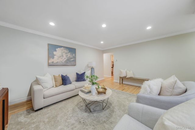 10 Smithtown Boulevard 6A, Smithtown, NY 11787