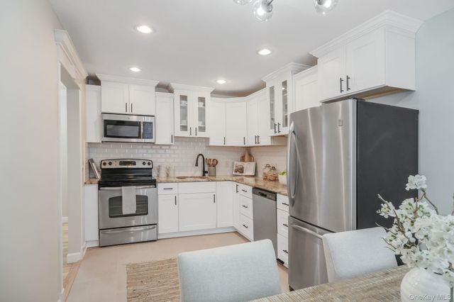 10 Smithtown Boulevard 6A, Smithtown, NY 11787