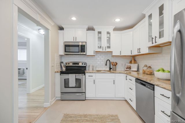 10 Smithtown Boulevard 6A, Smithtown, NY 11787