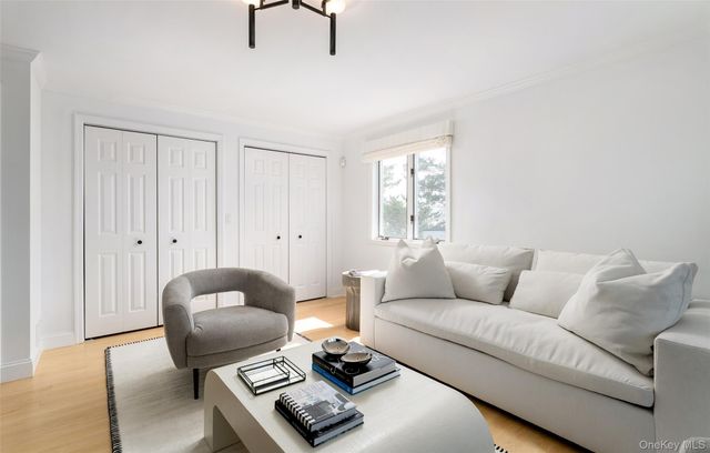 8 Landsend Lane, Southampton, NY 11968