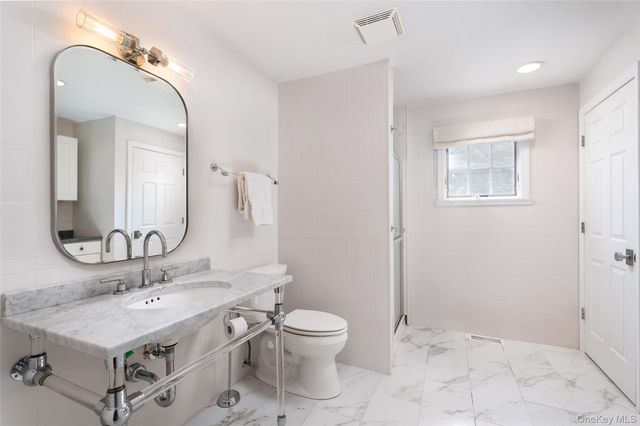 8 Landsend Lane, Southampton, NY 11968