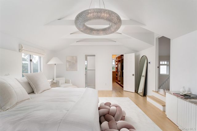 8 Landsend Lane, Southampton, NY 11968