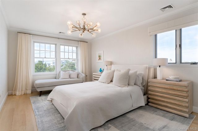 8 Landsend Lane, Southampton, NY 11968