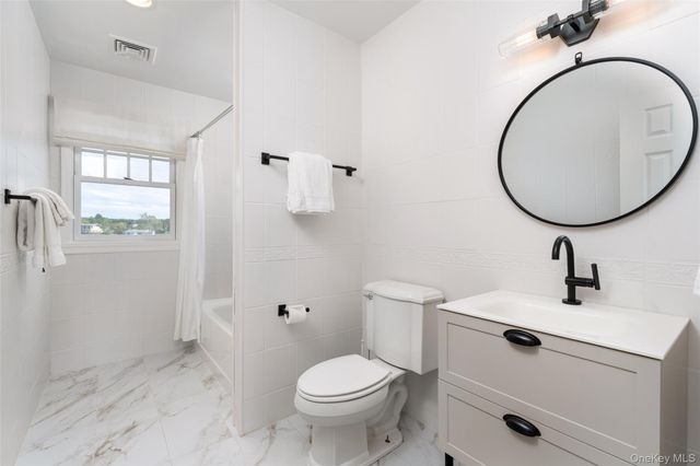 8 Landsend Lane, Southampton, NY 11968