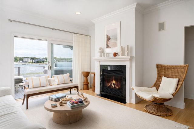 8 Landsend Lane, Southampton, NY 11968