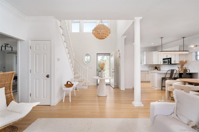 8 Landsend Lane, Southampton, NY 11968