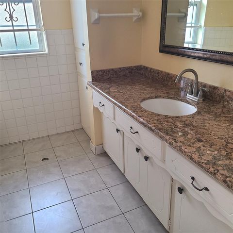 1006 Walnut Bend Lane, Houston, TX 77042