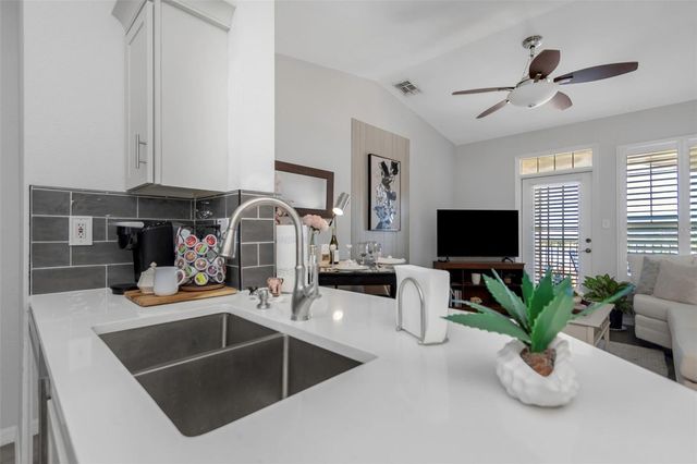 5000 CULBREATH KEY WAY 8-316, Tampa, FL 33611