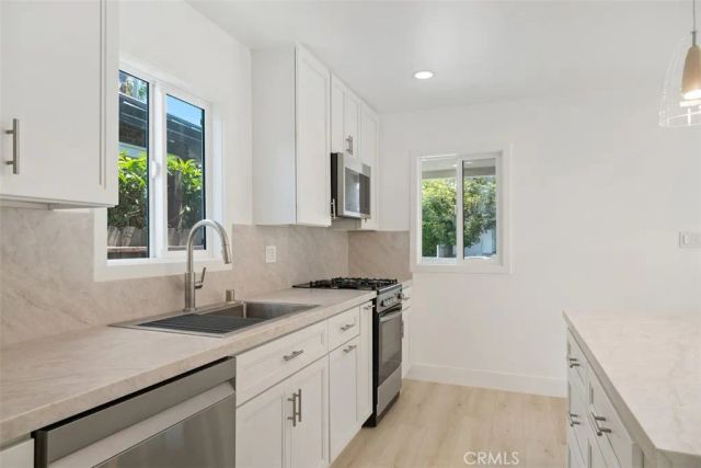 23 Rose Avenue, Venice, CA 90291