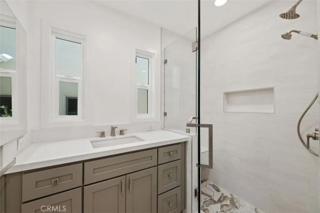 23 Rose Avenue, Venice, CA 90291