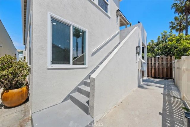 23 Rose Avenue, Venice, CA 90291