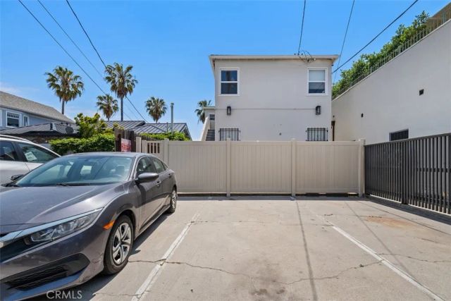 23 Rose Avenue, Venice, CA 90291
