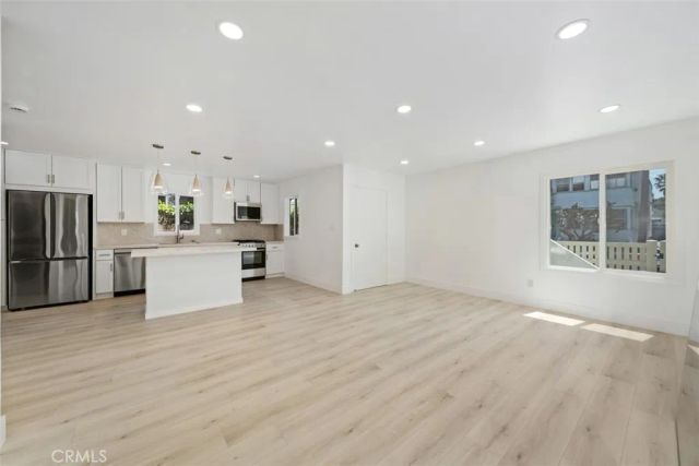 23 Rose Avenue, Venice, CA 90291