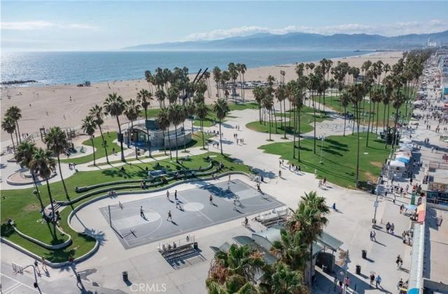 23 Rose Avenue, Venice, CA 90291