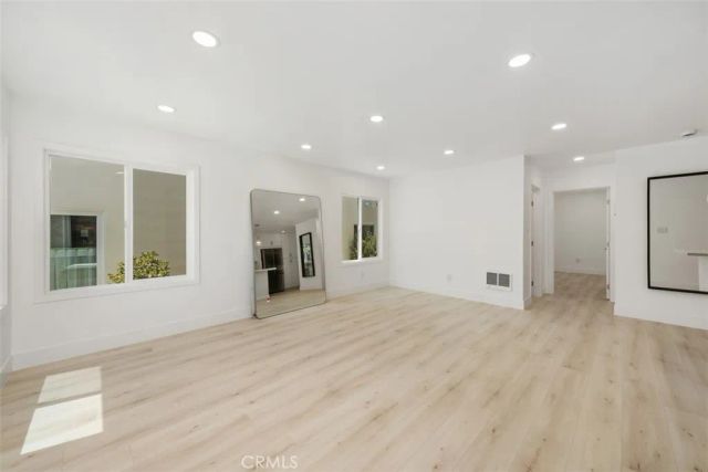 23 Rose Avenue, Venice, CA 90291