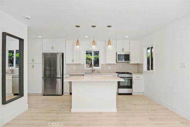 23 Rose Avenue, Venice, CA 90291