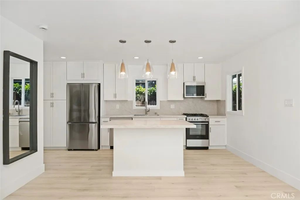 23 Rose Avenue, Venice, CA 90291