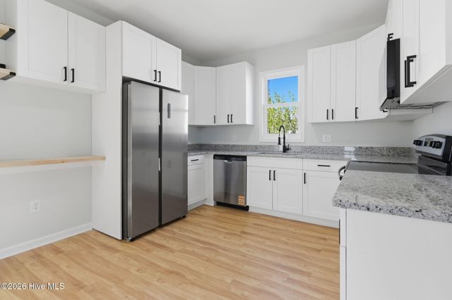 409 E Burgess Street, Elizabeth City, NC 27909