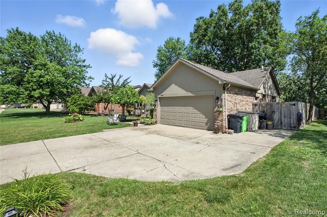 47608 Ramblewood Drive, Chesterfield, MI 48051