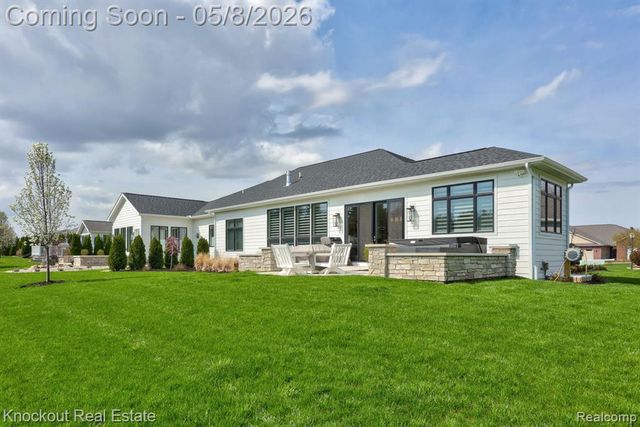 27 Hanover Drive, Frankenmuth, MI 48734