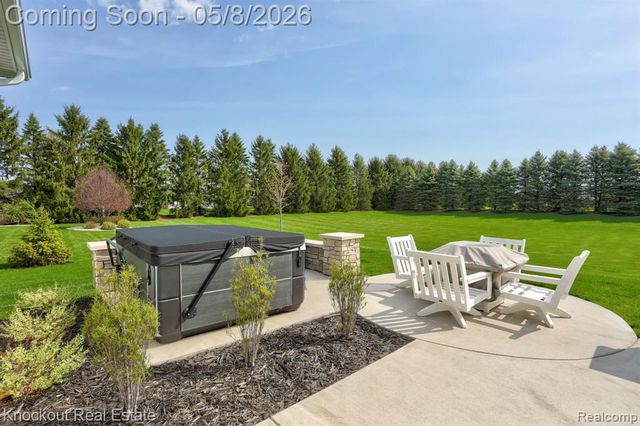 27 Hanover Drive, Frankenmuth, MI 48734