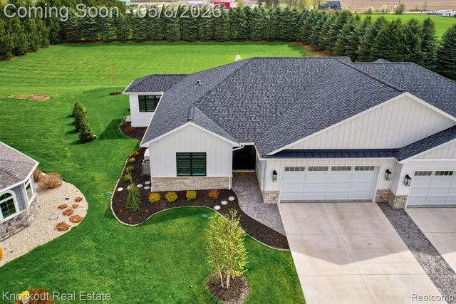 27 Hanover Drive, Frankenmuth, MI 48734