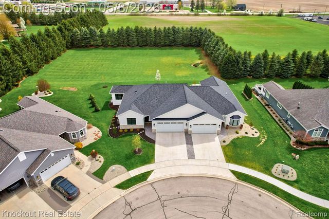 27 Hanover Drive, Frankenmuth, MI 48734
