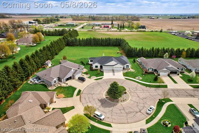 27 Hanover Drive, Frankenmuth, MI 48734
