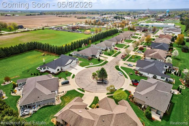 27 Hanover Drive, Frankenmuth, MI 48734