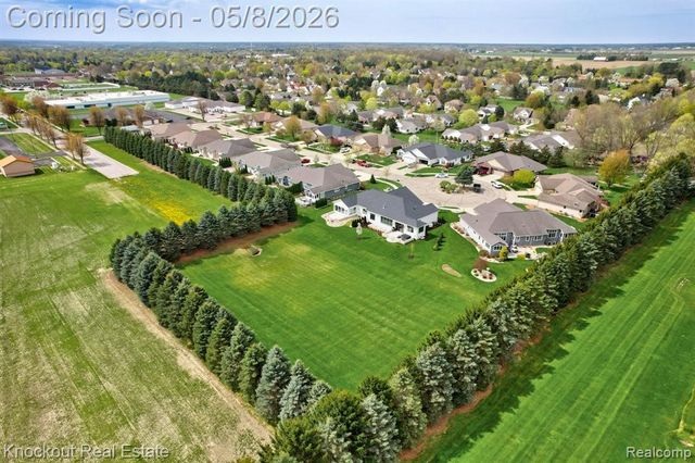27 Hanover Drive, Frankenmuth, MI 48734
