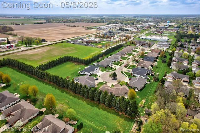 27 Hanover Drive, Frankenmuth, MI 48734