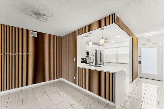 4301 Martinique Cir H2, Coconut Creek, FL 33066