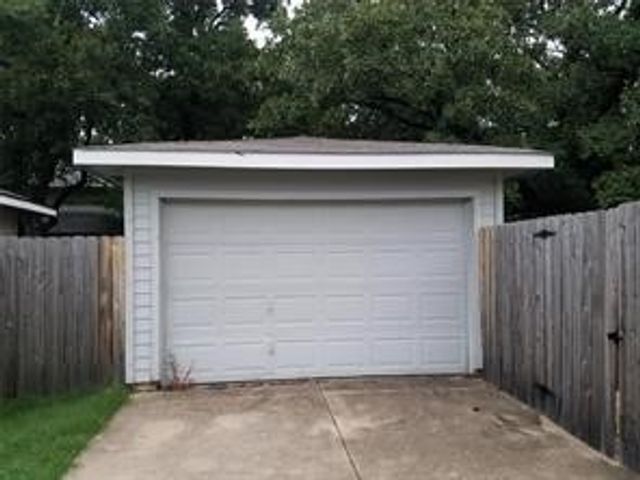3001 Newport Avenue, Denton, TX 76209