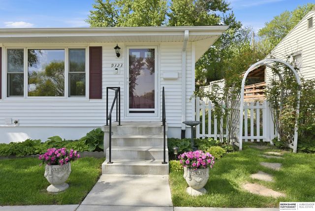 9323 Fowler Avenue, Omaha, NE 68134