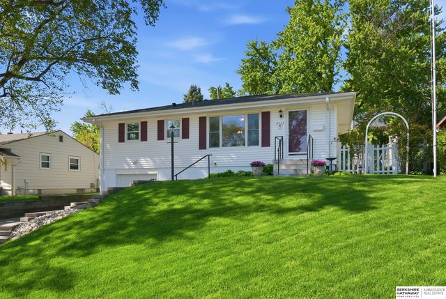 9323 Fowler Avenue, Omaha, NE 68134