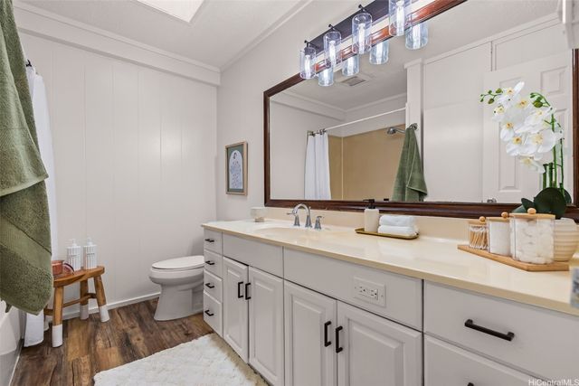 3296 Pinaoula Street, Honolulu, HI 96822