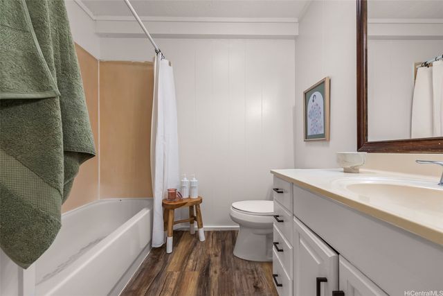 3296 Pinaoula Street, Honolulu, HI 96822