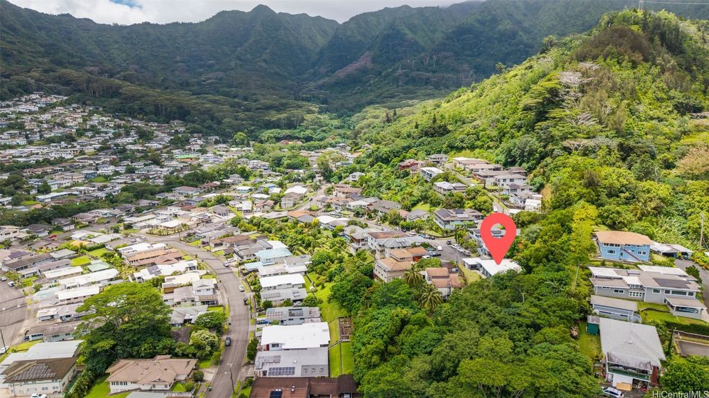 3296 Pinaoula Street, Honolulu, HI 96822