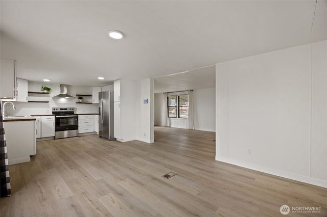 8780 NE Lybbert Drive, Moses Lake, WA 98837