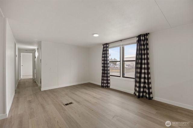 8780 NE Lybbert Drive, Moses Lake, WA 98837