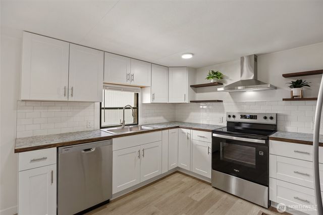 8780 NE Lybbert Drive, Moses Lake, WA 98837